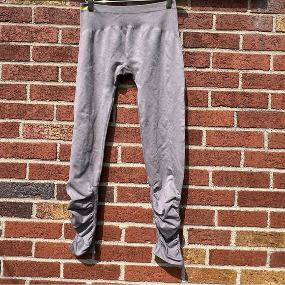 Lole Womens Cutest Legging Seamless Ruched Leggings Tights S/M Gray 



28m - Picture 3 of 8
